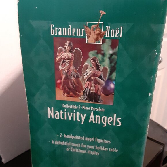 Grandeur Noel Nativity Angels (2-Piece Porcelain Figurines) - Picture 5 of 16